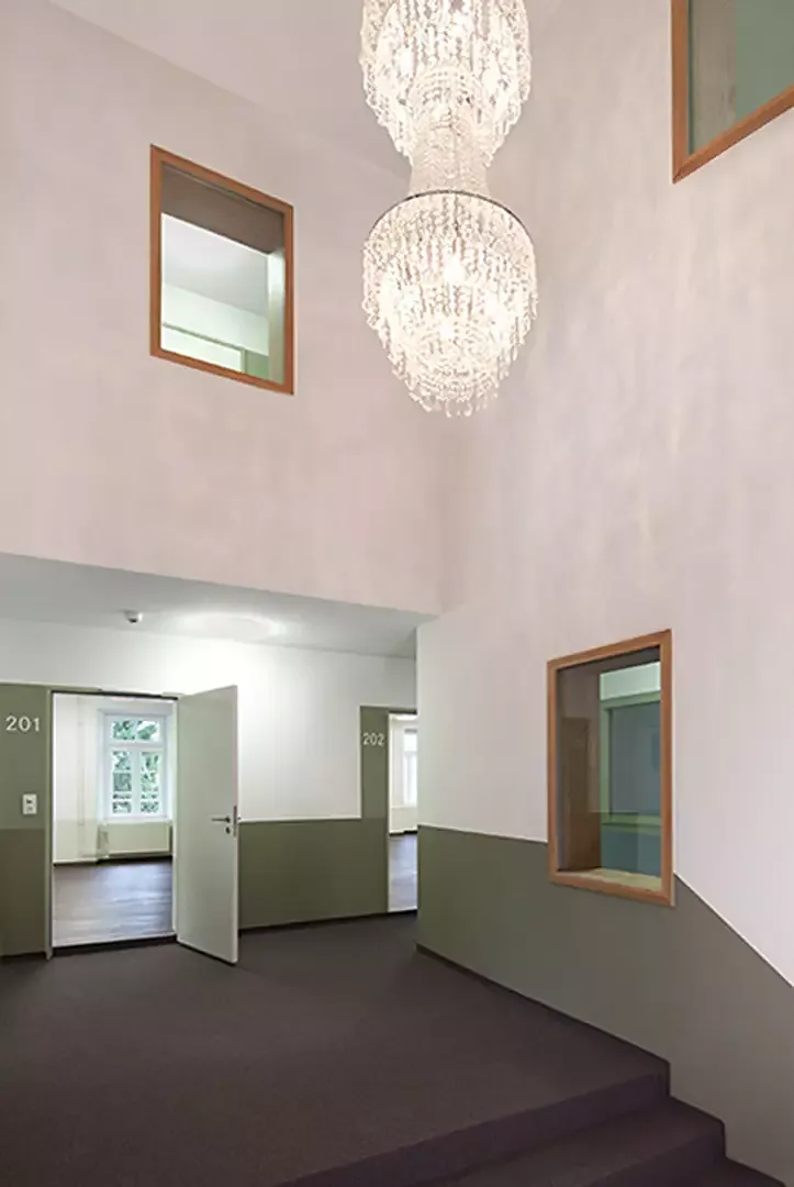 salle à deux étages