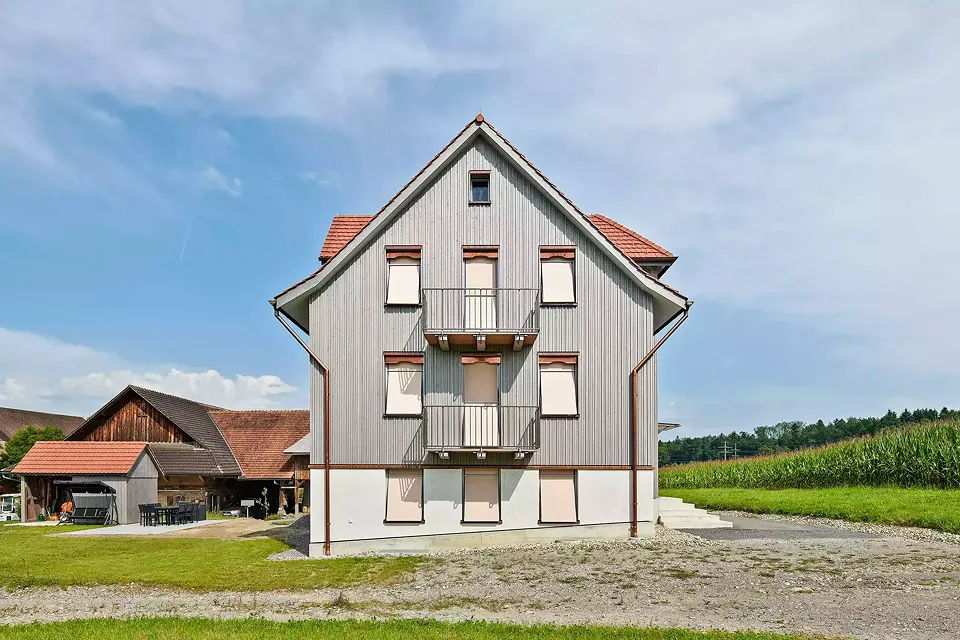 Südfassade mit Markisen
