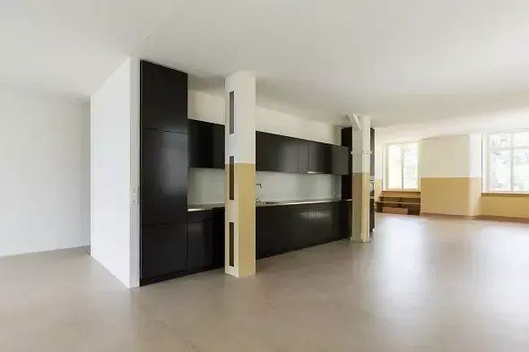 Cuisine et salle de bain au milieu d'immeuble