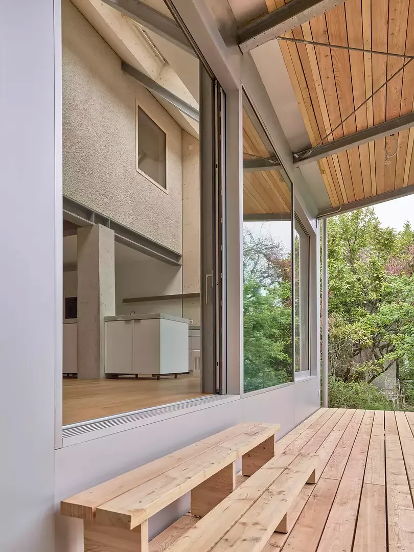 Blick von Terrasse in Haus