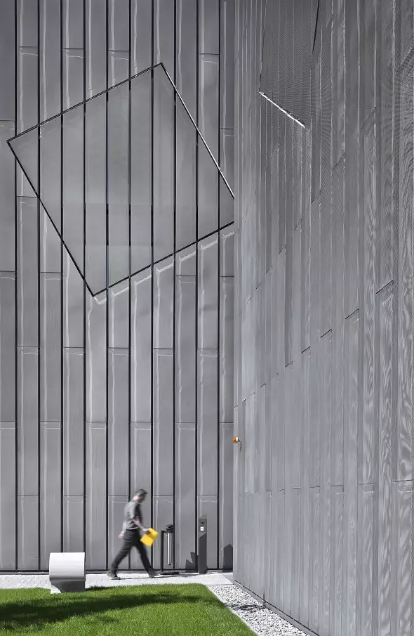 Detailansicht der Fassade aus Rheinzink - Streckmetall