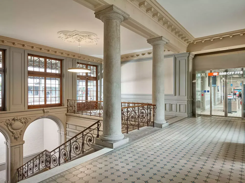Vue intérieure de l'escalier central