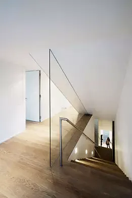Treppe ins 1. OG
