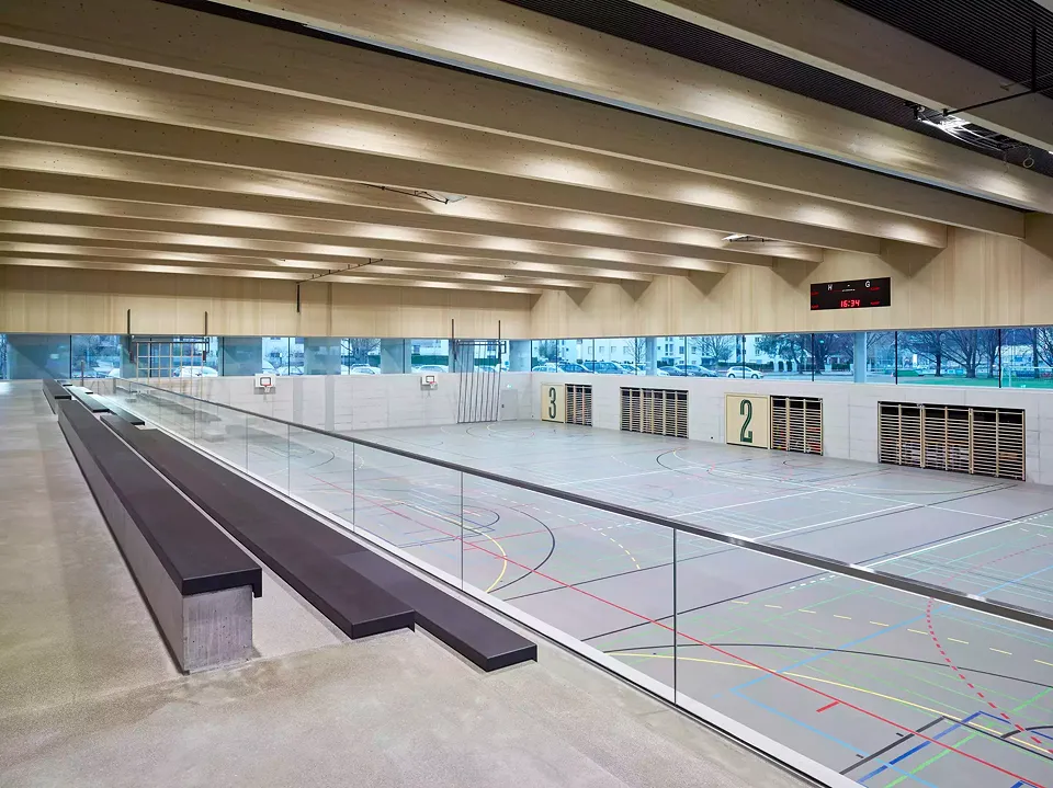Halle_innen_diagonal