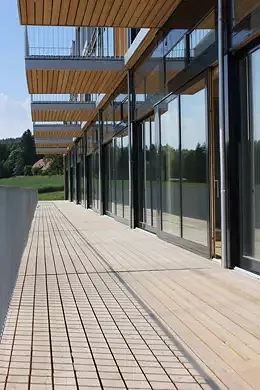 Aussenraum im Süden zum Erdgeschoss