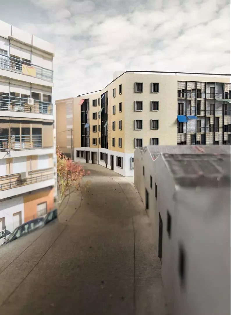 Sicht von Strasse her auf nördliches Gebäude