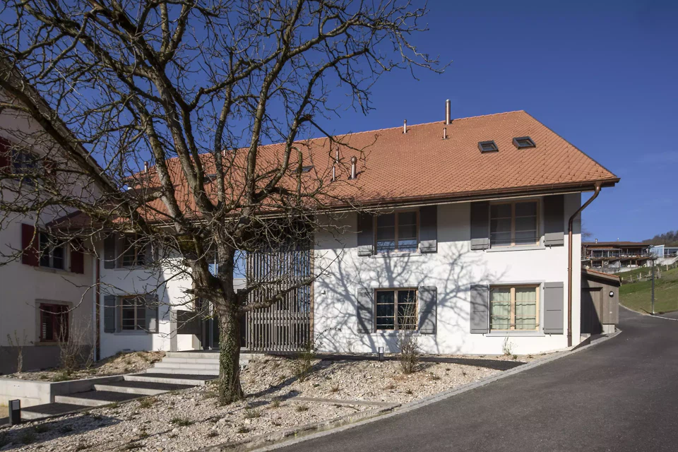 Strassenansicht Mehrfamilienhaus