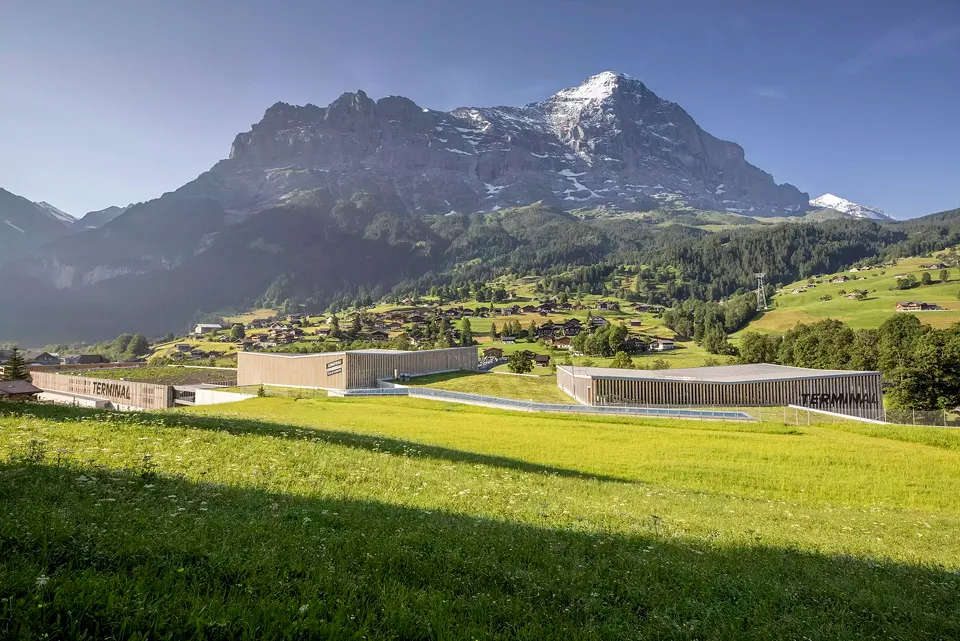 V-Bahn Terminal Grindelwald, Situation bei Tag