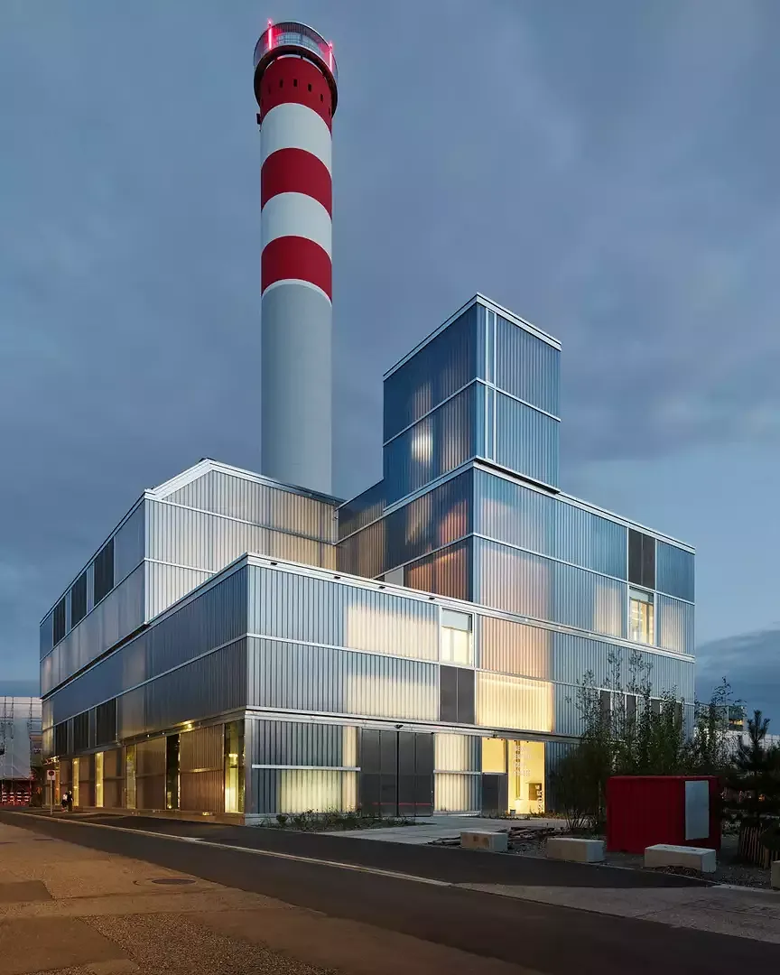 Energiezentrale Josefstrasse, Ansicht West bei Nacht