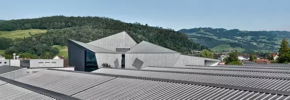 Blick auf die Dächer der Fabrik