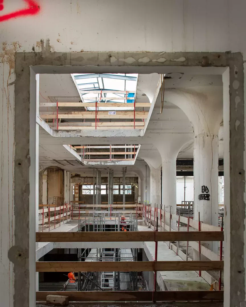 Chantier - Sciage des dalles pour la création de l'atrium Niveau 1