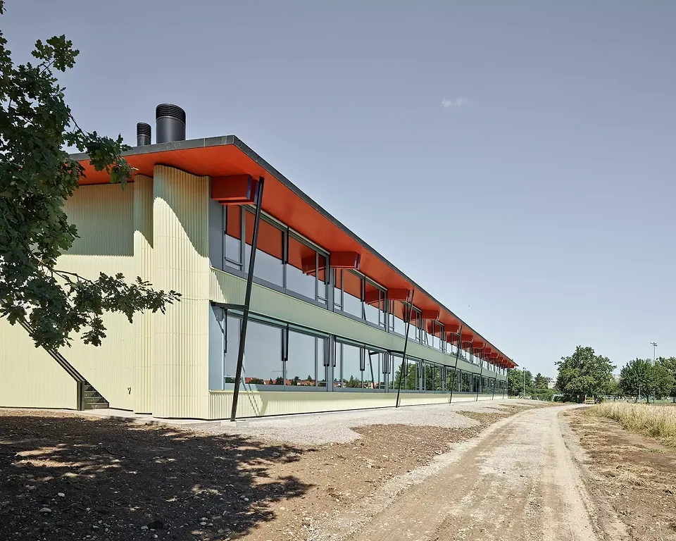 Schulhaus Ostfassade