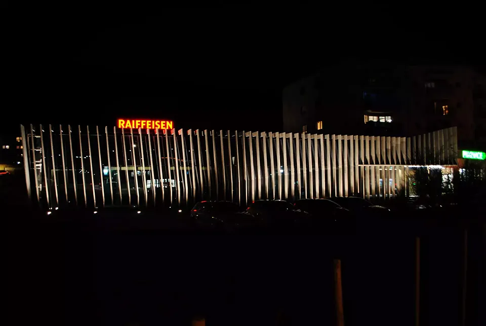 Façade principale de nuit