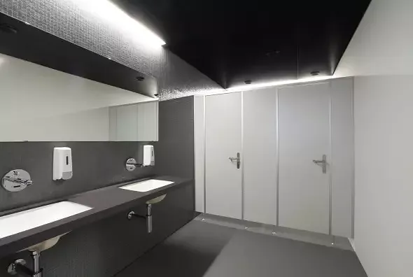 Toiletten Mitarbeiter