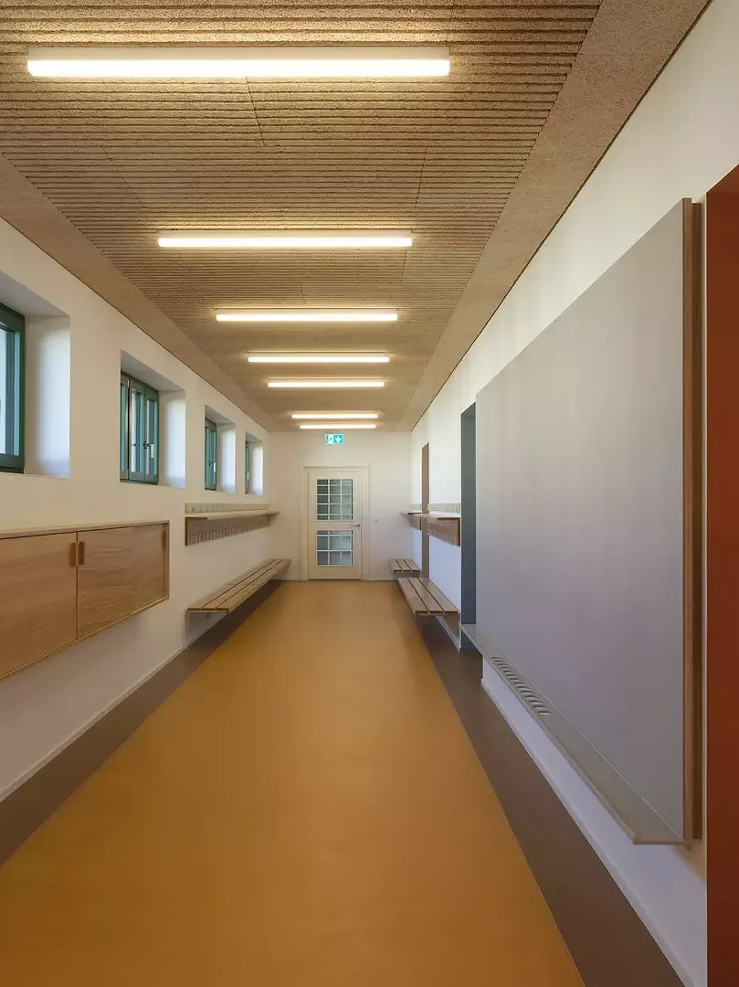 Malbereich mit Garderobe