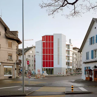 Maison entre baies vitrées