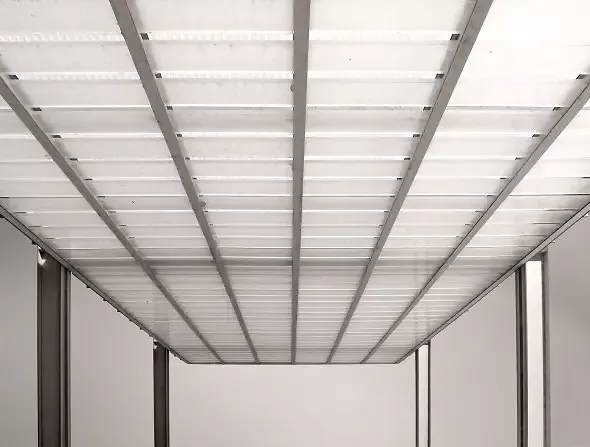 Untersicht der lichtdurchlässigen Dachkonstruktion