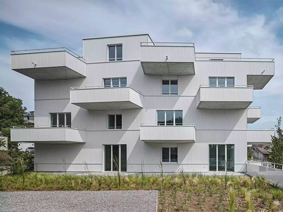 Ansicht Rückseite mit Garten
