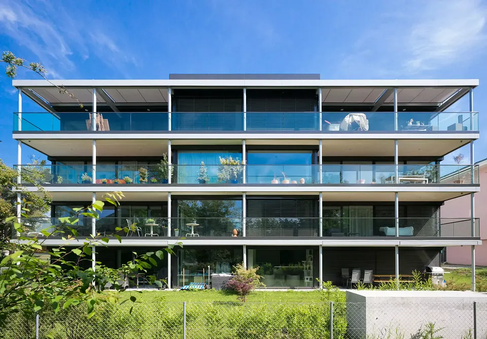 Südfassade Mehrfamilienhaus Bülach