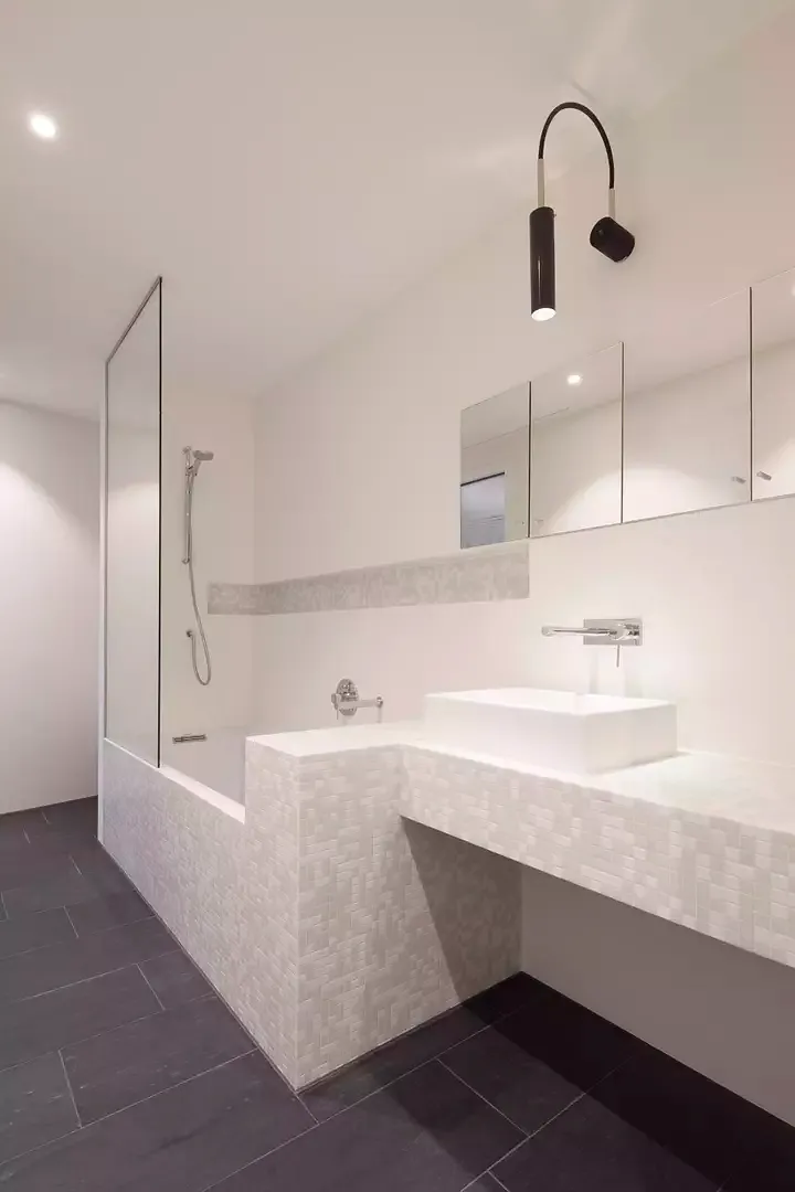 Salle de bain, niveau de socle