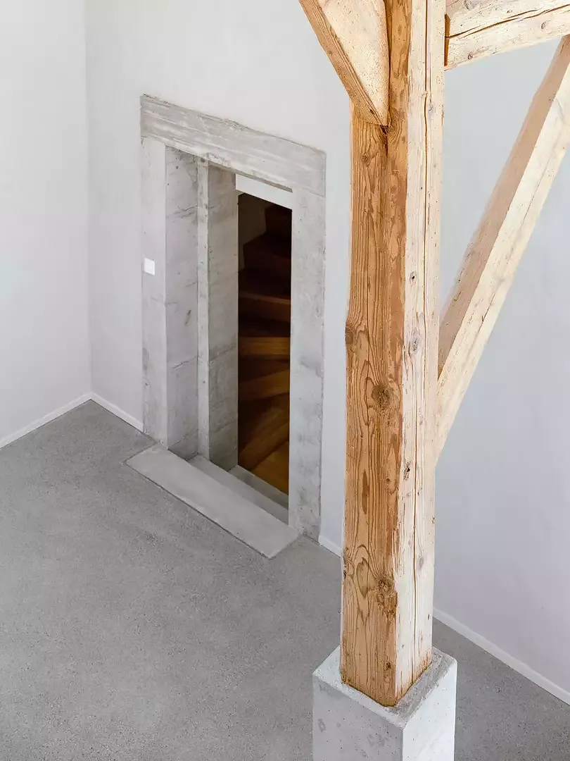 Vue de la mezzanine sur le passage à la partie nuit
