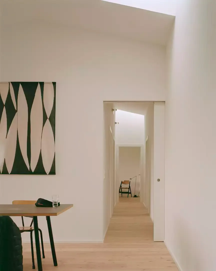 Küche und Esszimmer mit Blick in den Schlafbereich