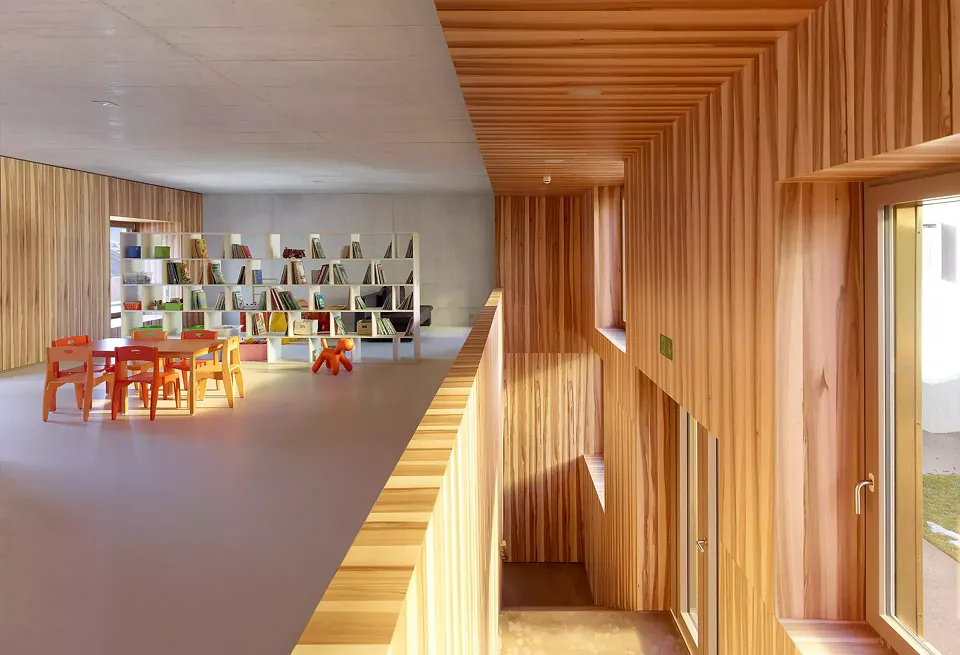 crèche vétroz uape escalier