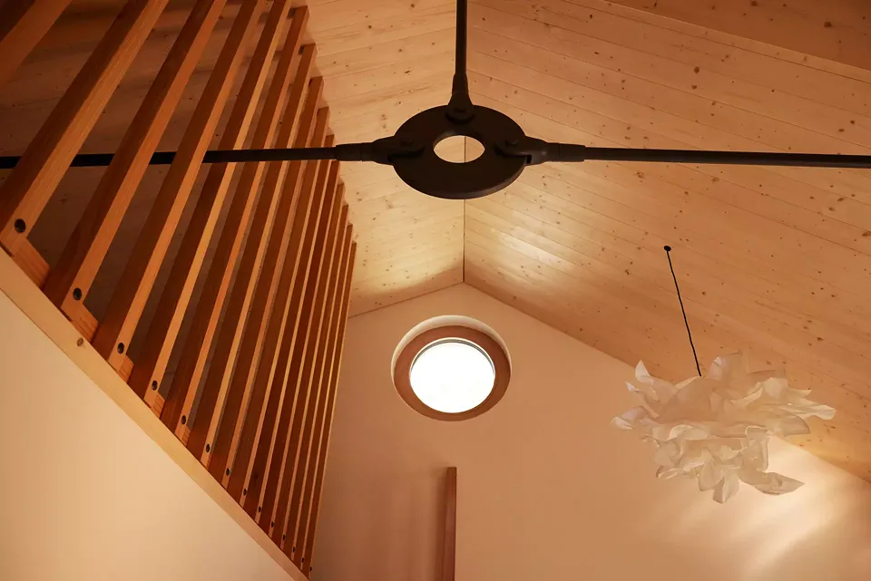 Galerietreppe mit Wolke