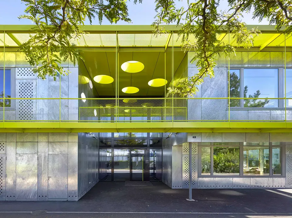 Vue extérieure, entrée