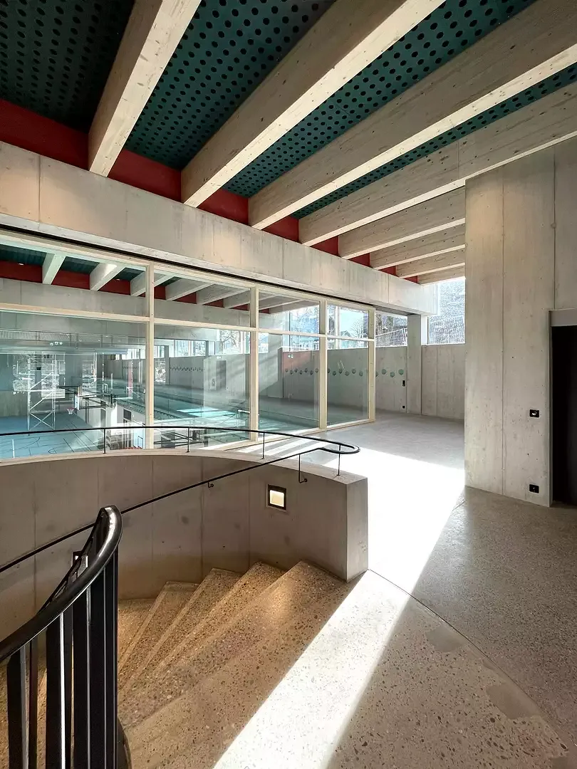 Turnhallengebäude mit Tagesstruktur