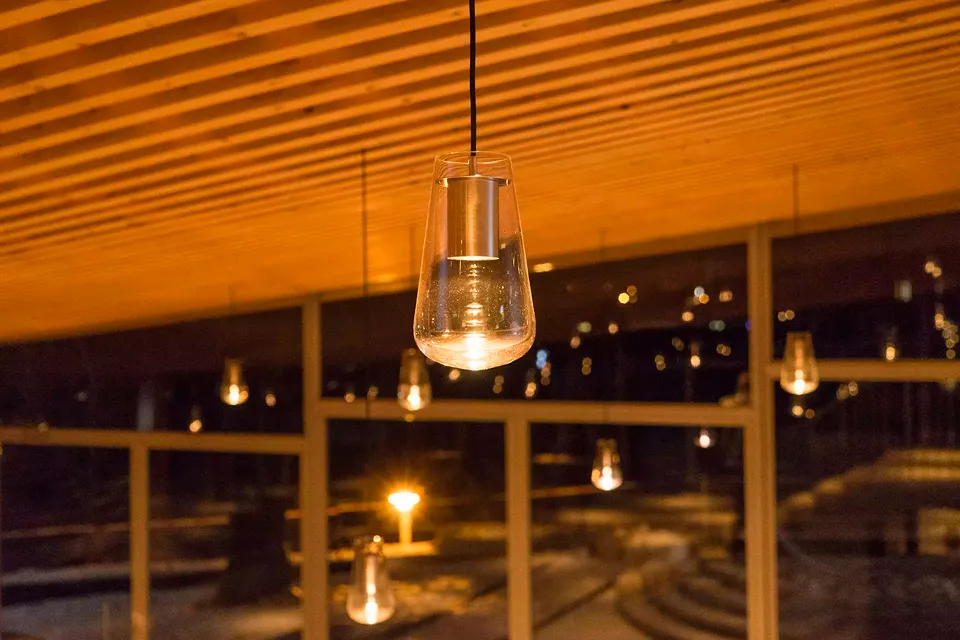 Foyer Künstlerhaus Boswil, Mundgeblasene Glasleuchte