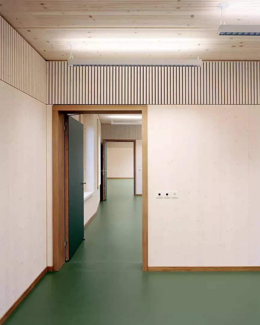 TANNE_Innen_Klassenzimmer und Hilfsmittel