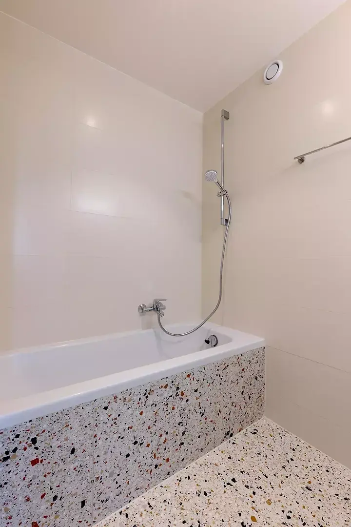Vue depuis l'entrée de la salle de bain