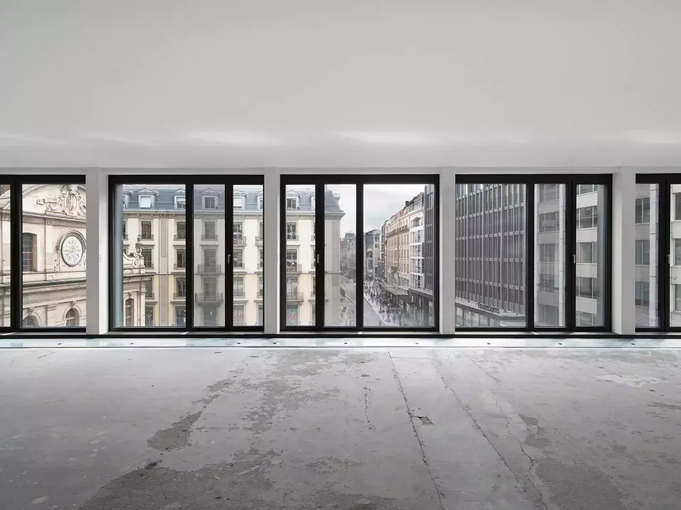 Vue intérieure frontale du module de façade