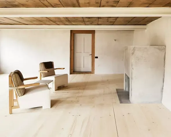 Wohnzimmer mit neuem Cheminée