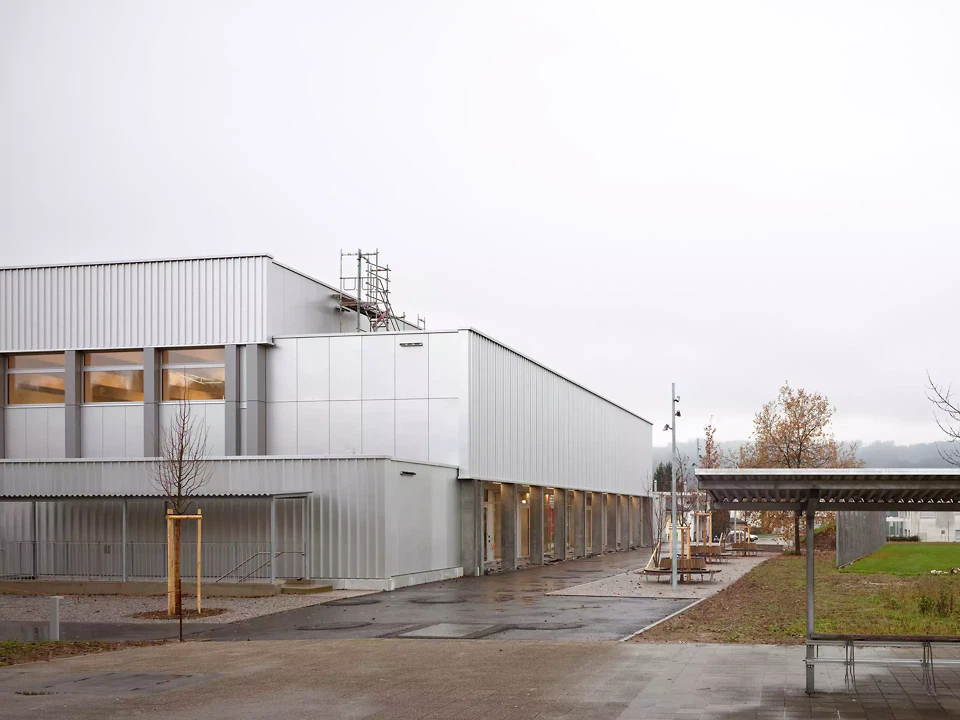 Einbettung der Mehrzweckhalle in das gewachsene Schulareal