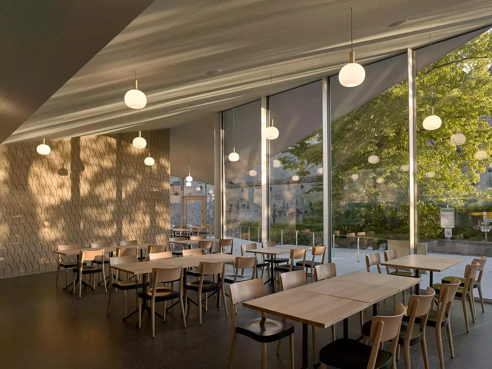 Intérieur cafétéria 1