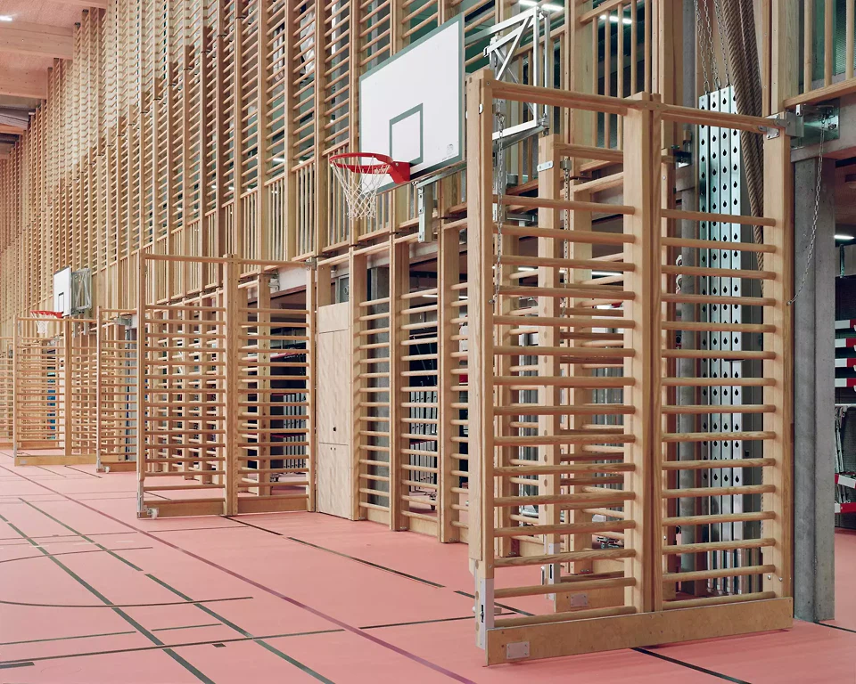 Alle 3 Einzelhallen mit Zugang zum gemeinsamen Geräteraum