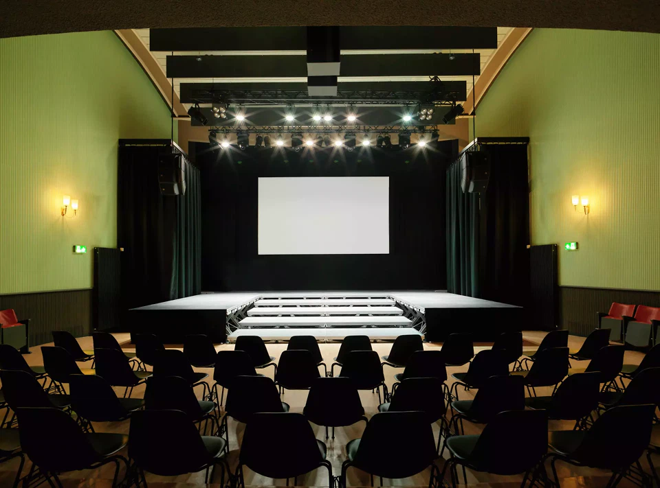 Marabu Saal mit Bühne