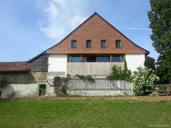 Façade sur le lac