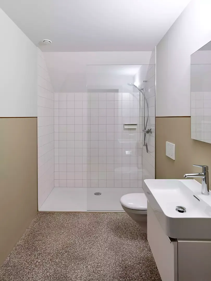 Badezimmer mit Farbgebung nach historischem Vorbild