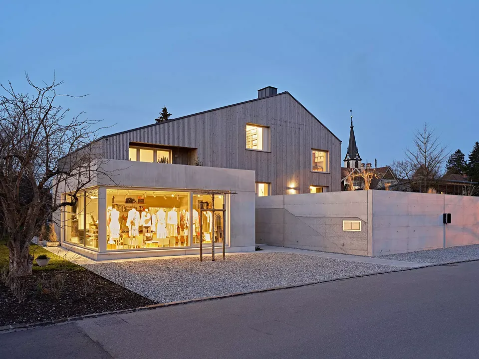 Aussenansicht Süd-West Abend