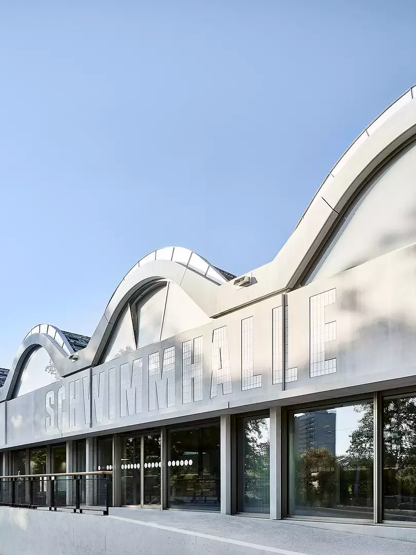 Schwimmhalle zu Neubrückstrasse