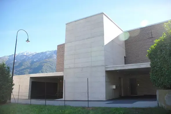 Vista vano scale, pensiline e garage