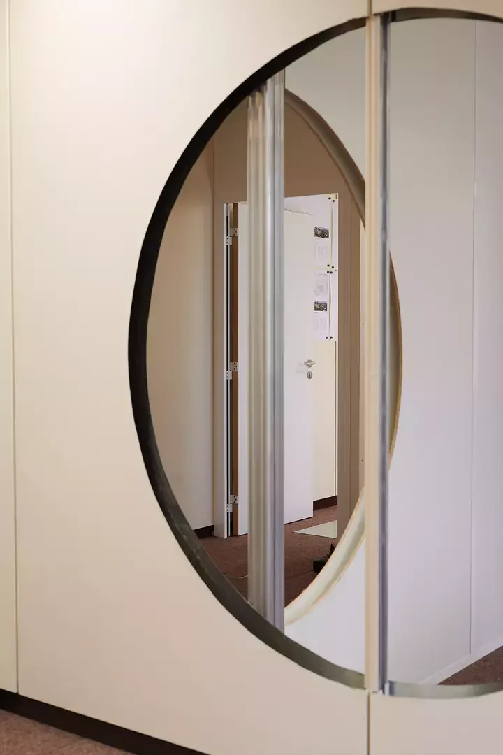 DE/Construction – Stories Of Applied Reuse, The Office
