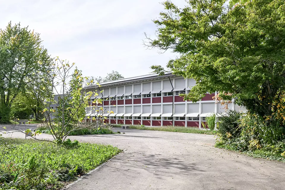 Pausenplatz, Trakt B
