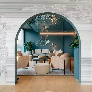 Transformation du Penthouse Bar de l'hôtel H4