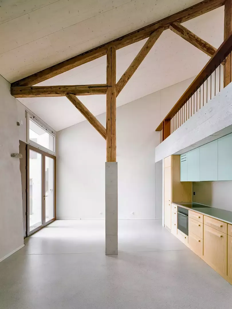 Salon, cuisine, salle à manger et mezzanine