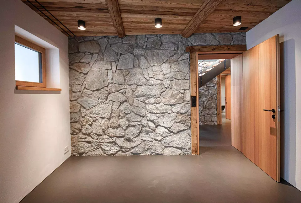 Mur de moellons comme élément structurant de l'espace