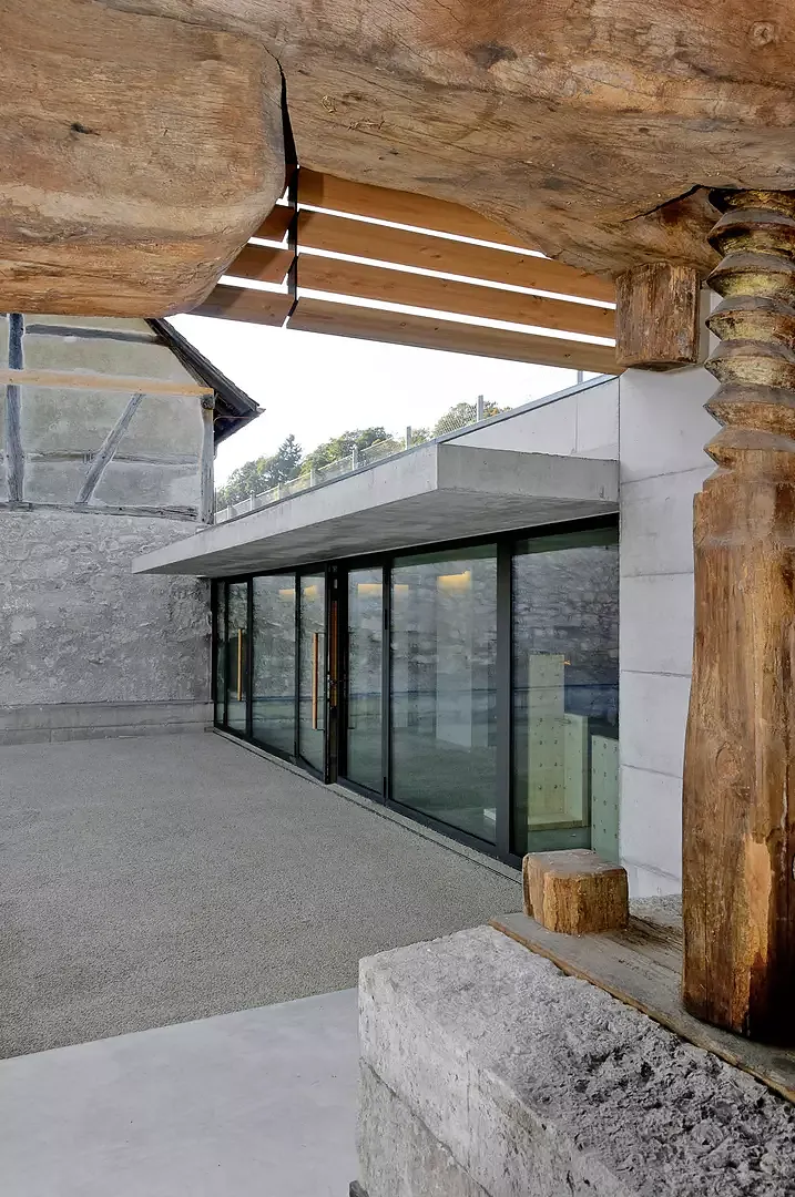 Entrée dans le nouveau restaurant